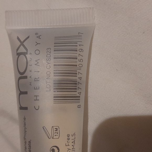 Lip gloss - Picture 3 of 4